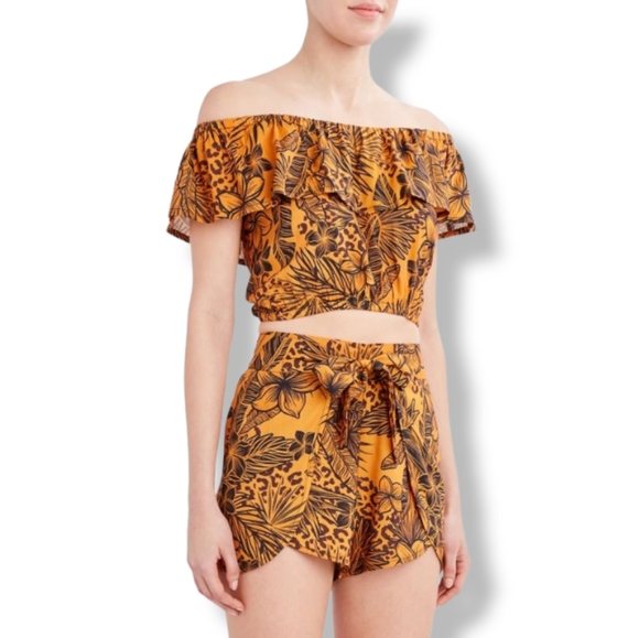 BCBGENERATION Jungle Queen Goldenrod Floral Shorts, S - Picture 2 of 6